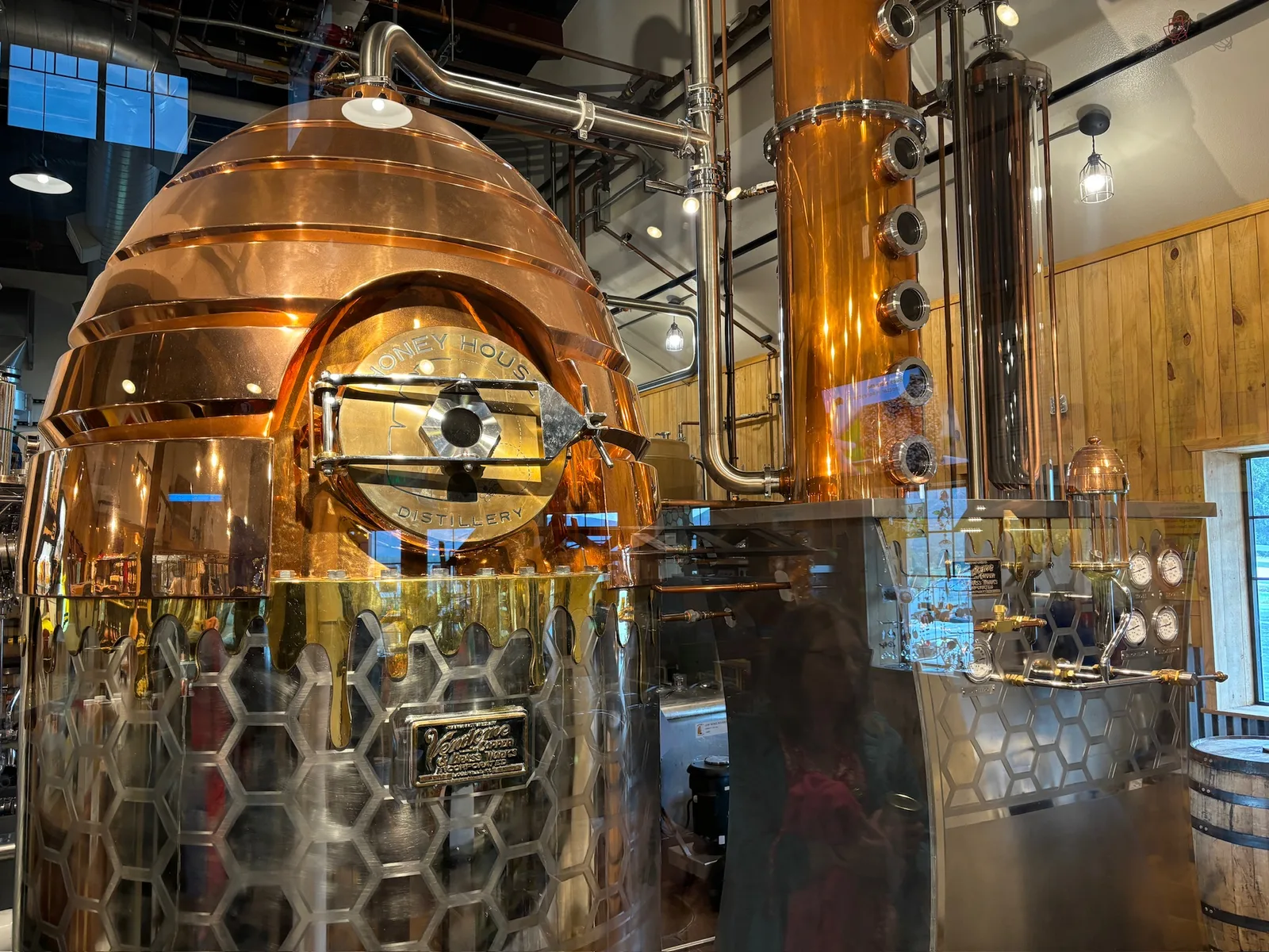 The honey factory - distillery